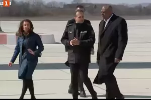Шефът на Пентагона пристигна в България през базата на ВВС в Безмер