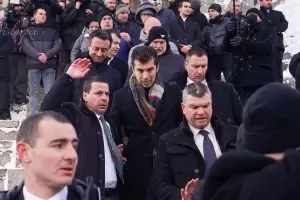 Министър иска оставката на шефа на НСО за снежните топки по премиера