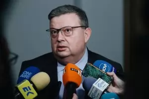 Цацаров прехвърли скандала "Нотариуса" към МВР