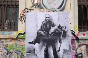 Графити артист нарисува края на Путин