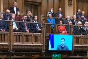 Депутатите в британския парламент изслушаха в пълно мълчание речта на