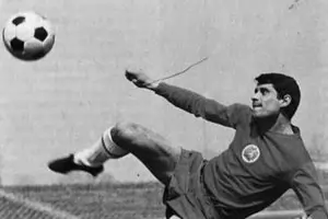 “Славия“ преименува стадиона си на “Александър Шаламанов“