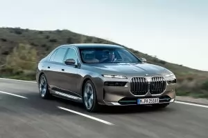 BMW направи кола с киносалон и шезлонг