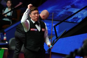 Поставеният под №16 Ян Бинтао победи квалификанта Крис Уейклин с