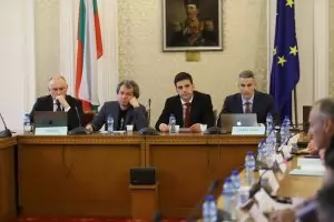 Заради безхаберието си четворната коалиция ще изгуби парламента