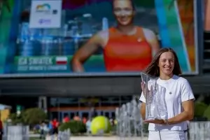 Швьонтек стъпва на върха след петия Слънчев шлем в историята