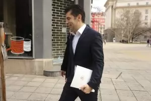 Прокуратурата разпитва Кирил Петков близо 3 часа