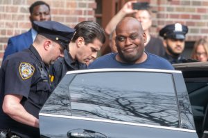 62 годишният Франк Джеймс се яви в съда по обвинение в