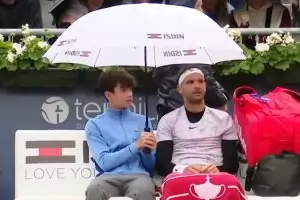 Дъжд, обрати и успех в 2 дни: Димитров мина между капките в Барселона