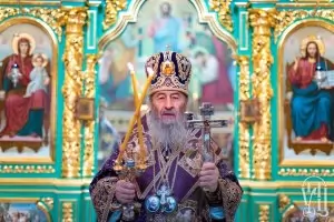Духовници поеха на молитвено шествие към Мариупол