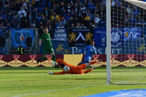 Воденият от Станимир Стоилов Левски продължава да набира скорост за