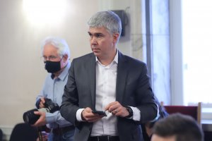 Руските газови доставки към България продължават засега заяви днес пред