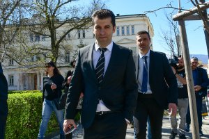 ГЕРБ обвиниха премиера Кирил Петков че е издал класифицирана информация