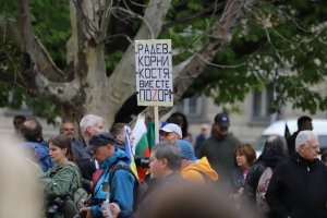 Огромно множество хора се събраха за поредното шествие за военна