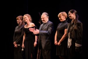 Култовият спектакъл на Леон Даниел В очакване на Годо запознал