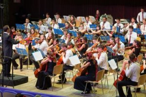 В навечерието на най българския празник Младежката филхармония Пионер ще открие