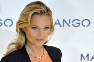 Британският модел Кейт Мос отхвърли съобщенията че бившият ѝ приятел Джони Деп я е