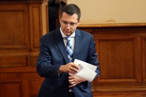 Войната между премиера Кирил Петков и ДПС която се води