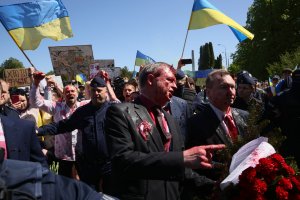 Заляха руския посланик във Варшава с червена боя