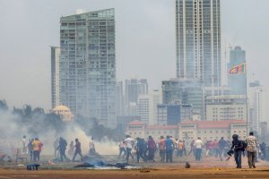 Гневна тълпа подпали в Шри Ланка няколко къщи на президента