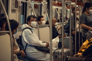 Властите в Шанхай започнаха да демонтират оградите около жилищните комплекси