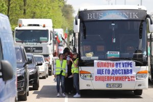 Полицията осуети плановете на превозвачите да протестират с тировете си