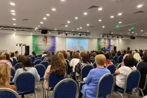 МОН предлага учениците от 1-6 клас да учат 2 седмици повече