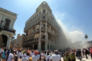 Поне 18 души са загинали а 74 са настанени в