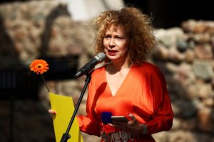 Под звуците на химна Върви народе възродени в изпълнение на Софийския