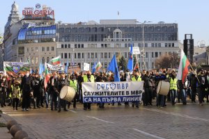 Политическото ръководство на МВР застана зад исканията на полицаите за