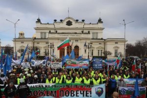 Полицаите и надзирателите обявиха че започват национални протесни действия Това