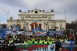 Полицаи и надзиратели започват национални протестни действия