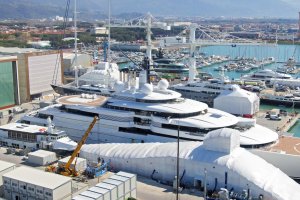 Свръхлуксозната яхта Шехеразада за която има силни спекулации че е