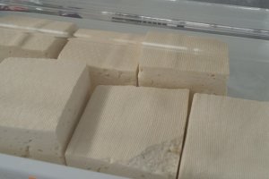 Имитиращите храни най често произведени с хидрогенирана растителна мазнина в повечето