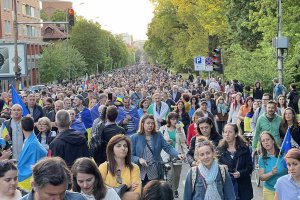 Поход срещу руския фашизъм тръгна от площад Независимост тази вечер