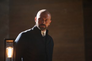 Създателят на сериала Короната – известният драматург и сценарист Питър