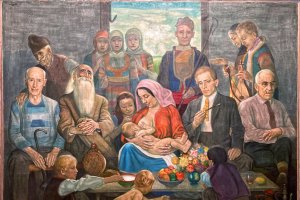 Селски моми много рядко момци на фона на цветя или