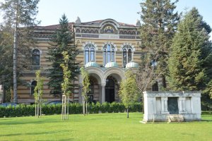 Посред най големите политически разправии относно Северна Македония  Светият синод на Българската