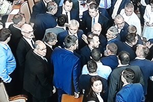 Лидерът на Възраждане Костадин Костадинов и депутатът от Продължаваме промяната