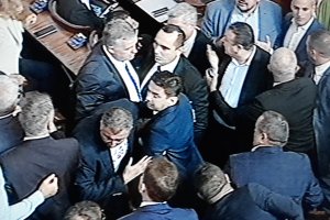 Сдърпванията между депутатите в пленарната зала на парламента станаха нещо