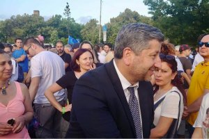 След като общото участие в правителството и протестите в негова