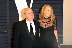 Медийният магнат Рупърт Мърдок и актрисата и манекенка Джери Хол