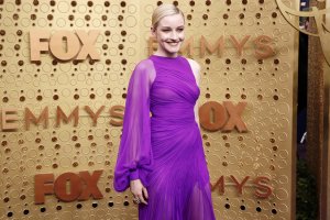 Американската актриса Джулия Гарнър ще се превъплъти в поп кралицата Мадона