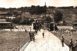 Фотоизложба на любимите заведения и бохемски свърталища в Бургас от