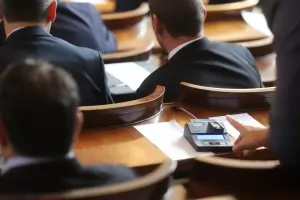 Парламентът окончателно увеличи пенсиите с 10% плюс 60 лв.