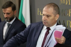 В последните си дни като глава на 99 ото българско правителство