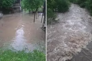  Река излезе от коритото си и помете четири моста