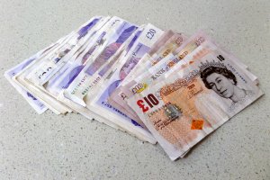 Британският производител на самолетни двигатели Rolls Royce съобщи че отпуска на