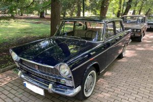 Двайсетина стари и много добре поддържани автомобила бяха показани на