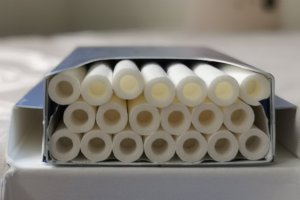 По високи акцизи ще оскъпят тютюневите изделия от 1 март 2023